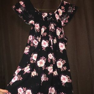 Flower pattern long tank top. Never worn before !